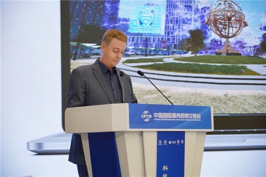 上图为：法国智慧城市AI顾问、瀚翔科技CTO Eric MERGY